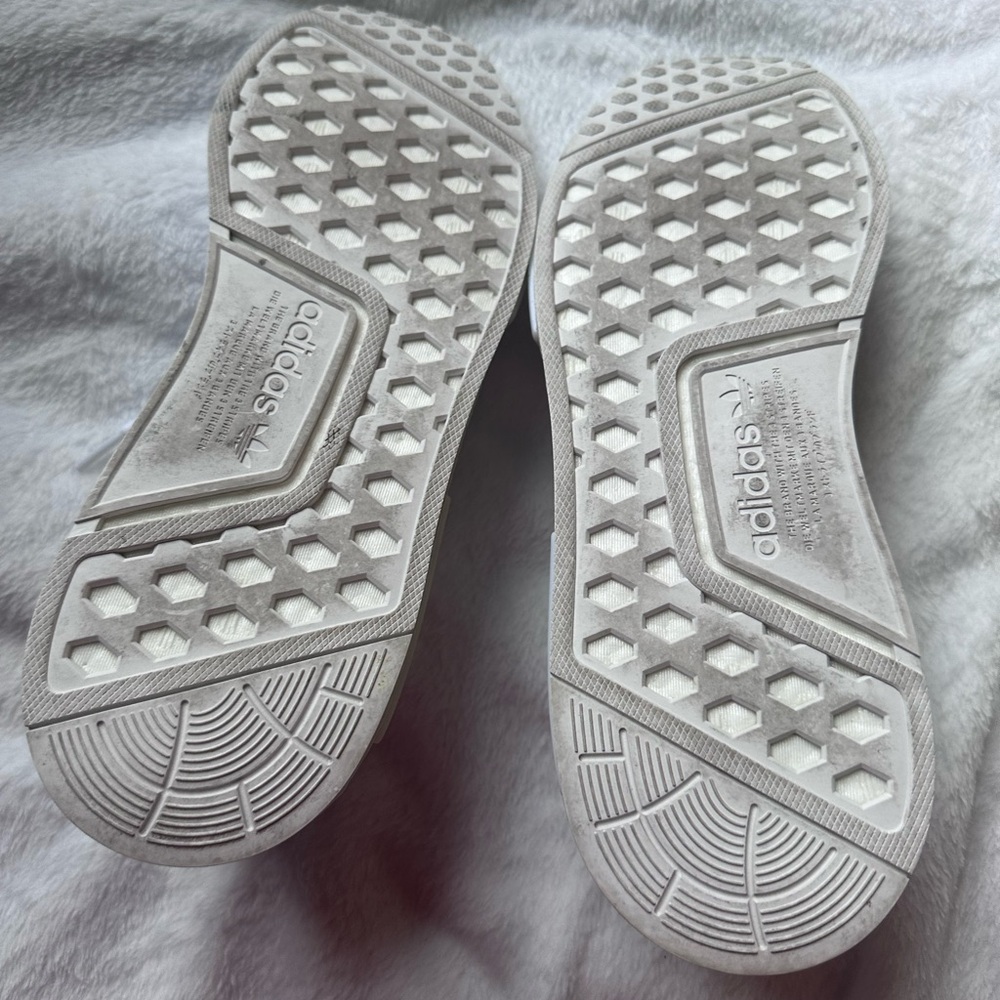 adidas NMD R1 Primeblue Triple White GX8313 women’s size 9 - Picture 3 of 6